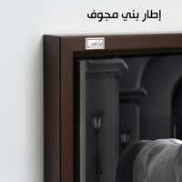 HR229 لوحة فنية معاصرة تصور حصانًا بنيًا واقفًا في...