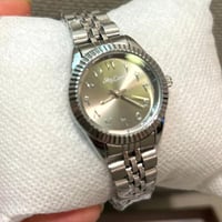 ساعة أطفال شبيه رولكس بأرقام عربية عصرية ،طلاء عال...