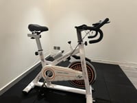 دراجة رياضية ثابتة - spinning bike