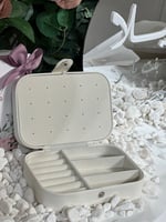 حقيبة مجوهرات كبيره ( جلد ابيض )