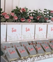 علبة اكريلك فارغه او مع مسك حسب الطلب