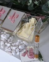 علبة اكريلك فارغه او مع مسك حسب الطلب