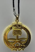 تعليقة سيفين ونخلة بإطار ذهبي