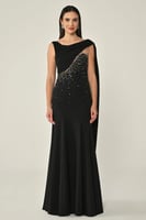 فستان طويل من الكريب مع شك على الصدر وشال