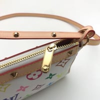 شنطة لويس فيتون بيضاء