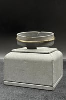 اسوارة ذهب مع فص ابيض تصميم الماس عيار 18 وزن 6.3...