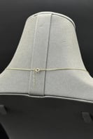 عقد وردتين نازل ذهب مع صدف ملون عيار 18 وزن من 1.3...