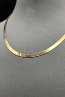 عقد فلات ذهب صافي عيار 18 وزن 7.6 جرام