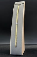 اسوارة سهم ذهب مع باقيت تصميم الماس عيار 18 وزن 9....