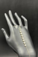 كف زهرة ذهب مع باقيت تصميم الماس عيار 18 وزن 1.4 ج...