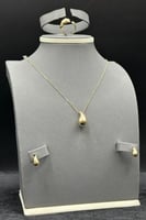 طقم بوتيقا ذهب صافي عيار 18 وزن 7.4 جرام