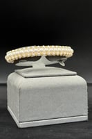 اسوارة لؤلؤ كور مع ذهب بالأطراف عيار 18 وزن 2.3 جر...