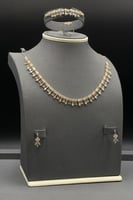 طقم ذهب تصميم الماس عيار 18 وزن 26.1 جرام