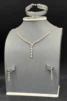 طقم ذهب مع باقيت تصميم الماس عيار 18 وزن 8 جرام