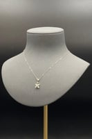 عقد وردة مع باقيت ذهب تصميم الماس عيار 18 وزن 1.4...