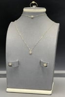 طقم وردة ذهب تصميم الماس عيار 18 وزن 1.7 جرام