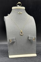 طقم ذهب صغير عيار 18 تعويذة الحظ وزن 2.7 جرام