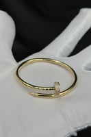 اسوارة اطفال مسمار ذهب تصميم الماس عيار 18 وزن 6.4...