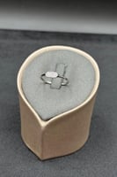 خاتم ذهب ابيض تصميم الماس عيار 18 وزن 0.9 جرام