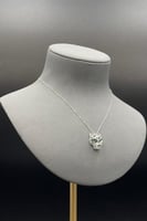 عقد شكل تايجر ذهب ابيض تصميم الماس عيار 18 وزن 4 ا...