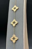 اسوارة ثلاث وردات ذهب تصميم الماس عيار 18 وزن 5.7...