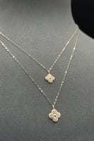 عقد وردة دورين ذهب تصميم الماس عيار 18 وزن من 1.1...