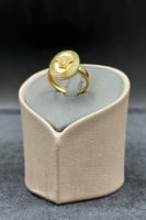 خاتم بيضاوي ذهب صافي عيار 21 وزن 3.4 جرام