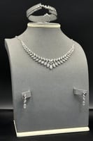 طقم زهرة ذهب ابيض تصميم الماس عيار 18 وزن 12.8 جرا...