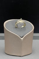 دبله مسمار ذهب تصميم الماس عيار 18 وزن من 1.8 الى...