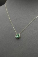 عقد اخضر ذهب تصميم الماس