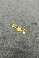 بروش اطفال ذهب مع صدف ابيض عيار 21 وزن 0.7 جرام