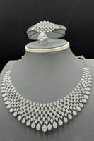 طقم ذهب ابيض تصميم الماس عيار 18 وزن 45.2 جرام