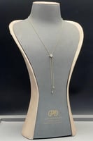 عقد وردة ذهب تصميم الماس عيار 18 وزن 4.2 جرام