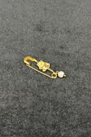 بروش اطفال دب ذهب مع صدف ابيض عيار 21 وزن 0.8 جرام