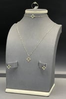 طقم اطفال وردة مفرغ ذهب صافي عيار 18 وزن 1.4 جرام