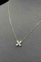 عقد زهره ذهب تصميم الماس عيار 18 وزن 0.6 جرام