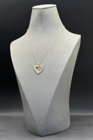 عقد كلمة امي ذهب تصميم الماس عيار 18 وزن من 2.2 ال...