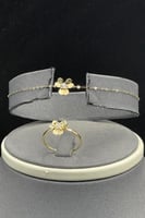 طقم وردة ذهب تصميم الماس عيار 18 وزن 2.8 جرام