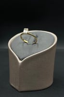 خاتم الماس وزن الذهب : 2.03 جرام وزن الألماس : 0.2...