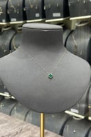 عقد ذهب مع صدف اخضر