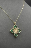 عقد وردة ذهب تصميم الماس عيار 18 وزن 4 جرام