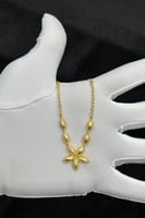 عقد مجدول مع زهرة ذهب صافي عيار 21 وزن 2.2 جرام