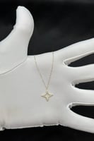 عقد نجمة مفرغ ذهب تصميم الماس عيار 18 وزن 0.6 جرام