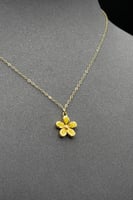 عقد وردة ذهب ملون عيار 18 وزن 1.8 جرام