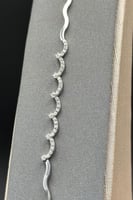 اسوارة ذهب ابيض تصميم الماس عيار 18 وزن 4.4 جرام