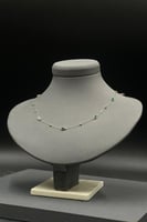 عقد ذهب دمعة مع صدف اخضر