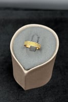 دبلة ذهب صافي عيار 21 وزن من 1.6 الى 1.7 جرام