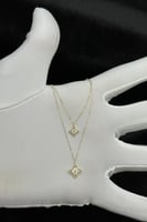 عقد دورين زهرة ذهب تصميم الماس عيار 18 وزن 0.8 جرا...