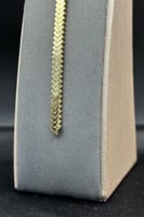 اسوارة سهم ذهب مع باقيت تصميم الماس عيار 18 وزن 9....