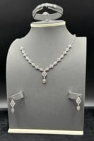 طقم ذهب ابيض تصميم الماس عيار 18 وزن 15.1 جرام